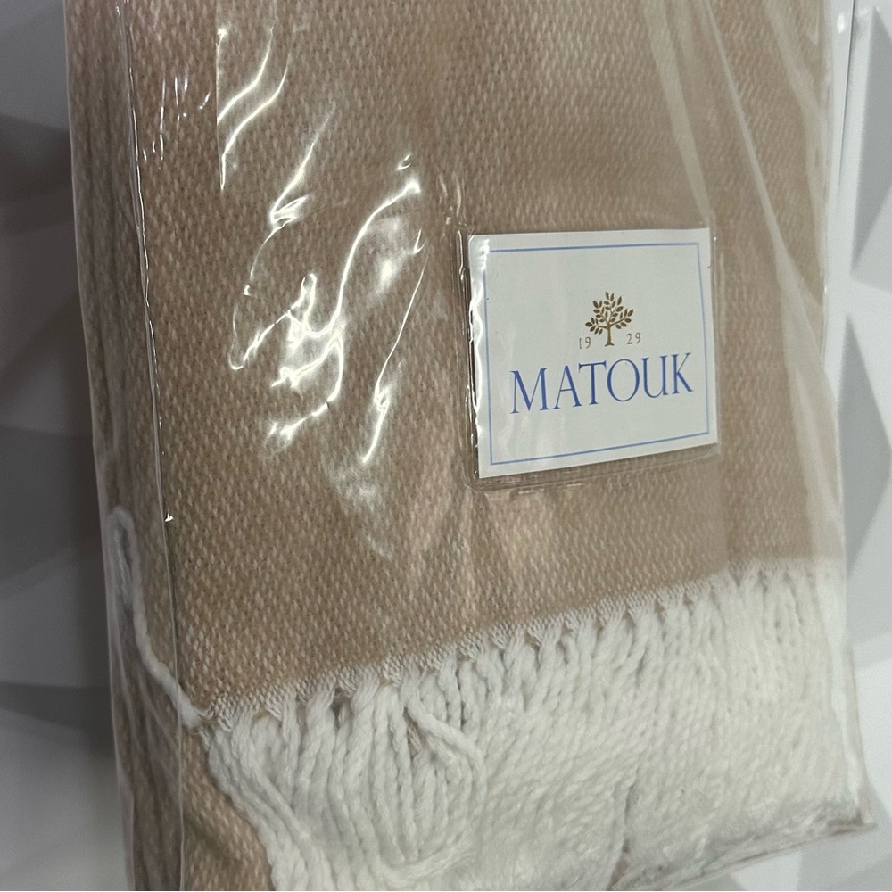 New Matouk M048 Pezzo Throw 50 x 70 Champagne